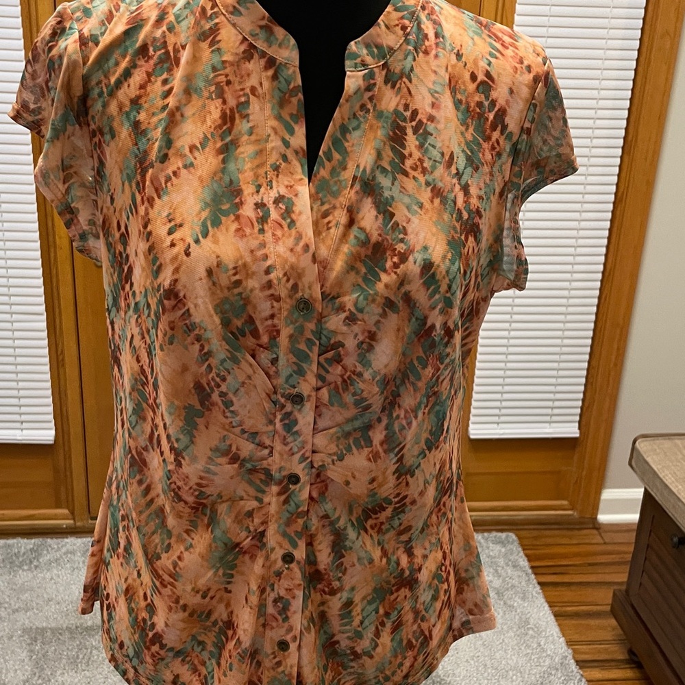 Never worn DR2 cap sleeve front button top. Large colors are green/pink/orange.